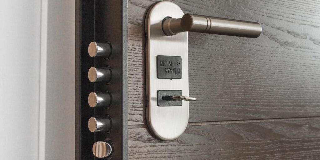 démonter une poignée de porte